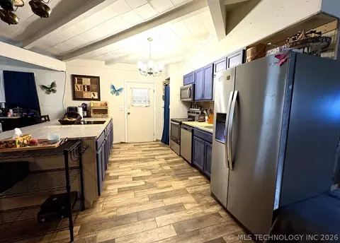Kitchen - 366 Main St, Eufaula, OK 74432 photo 3 of 5