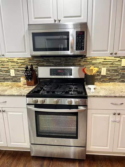 Kitchen - 957 E 37th St, Tulsa, OK 74105 photo 3 of 4