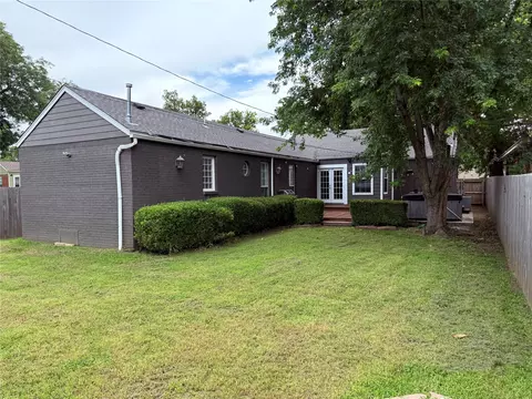 Exterior - 957 E 37th St, Tulsa, OK 74105 photo 5 of 6