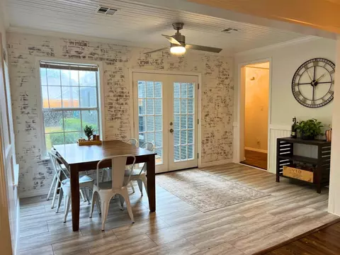 Dining - 957 E 37th St, Tulsa, OK 74105 photo 2 of 3