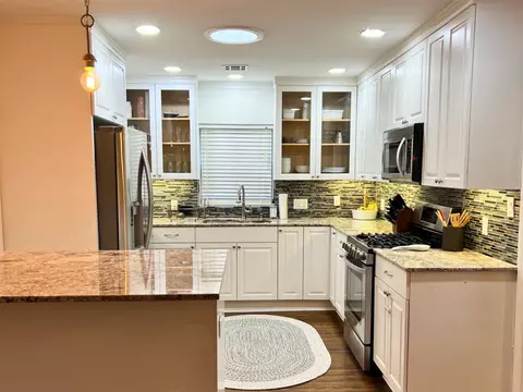 Kitchen - 957 E 37th St, Tulsa, OK 74105 photo 2 of 4