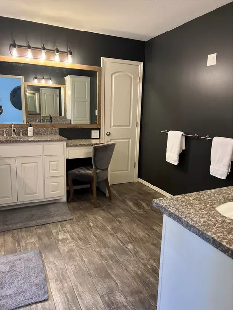 Bath - 957 E 37th St, Tulsa, OK 74105 photo 5 of 6