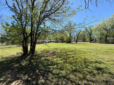 801 NE 11th St, Wagoner, OK 74467