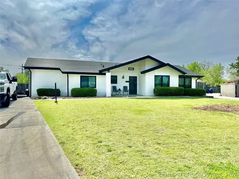 9440 E 38th Pl S, Tulsa, OK 74145