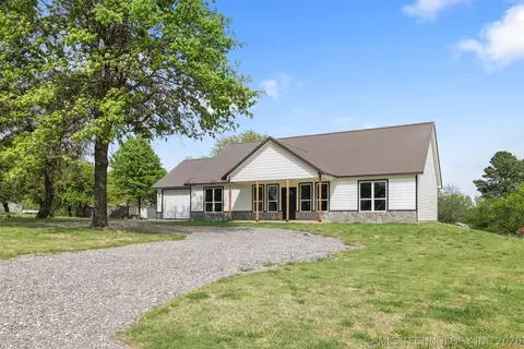 453 W 2nd St, Silo, OK 74701