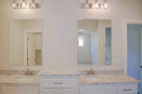 Bath - 14509 E 80th St N, Owasso, OK 74055 photo 3 of 9