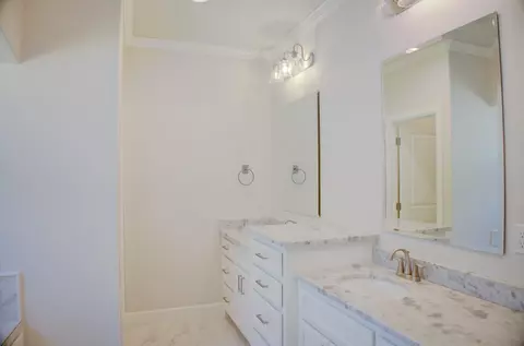 Bath - 14509 E 80th St N, Owasso, OK 74055 photo 2 of 9