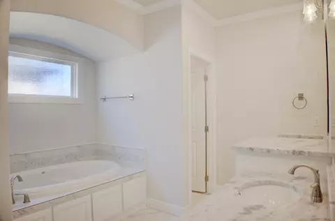 Bath - 14509 E 80th St N, Owasso, OK 74055 photo 1 of 9