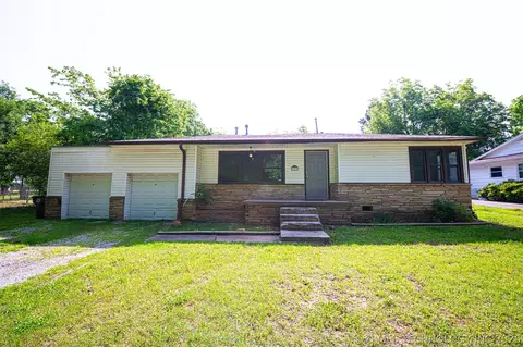 403 Delaware Ave, Coweta, OK 74429