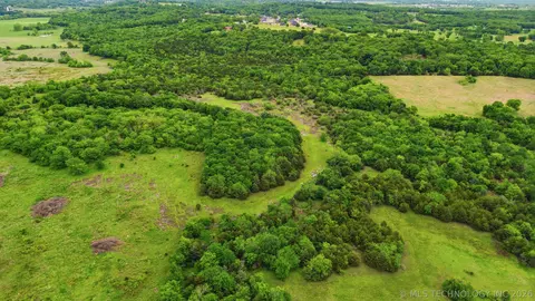 2 S 490 Rd, Tahlequah, OK 74464
