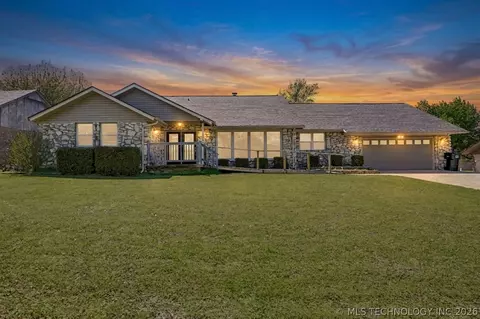 122 Lakeview Dr, Mannford, OK 74044
