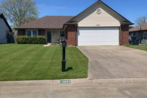 614 W 20th St S, Claremore, OK 74019