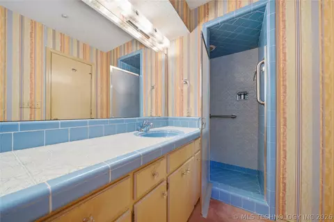 Bath - 4522 E 75th St, Tulsa, OK 74136 photo 2 of 4