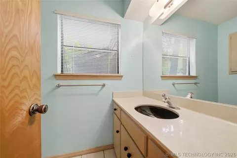 Bath - 4522 E 75th St, Tulsa, OK 74136 photo 3 of 4