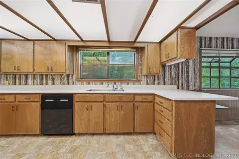 Kitchen - 4522 E 75th St, Tulsa, OK 74136 photo 1 of 4