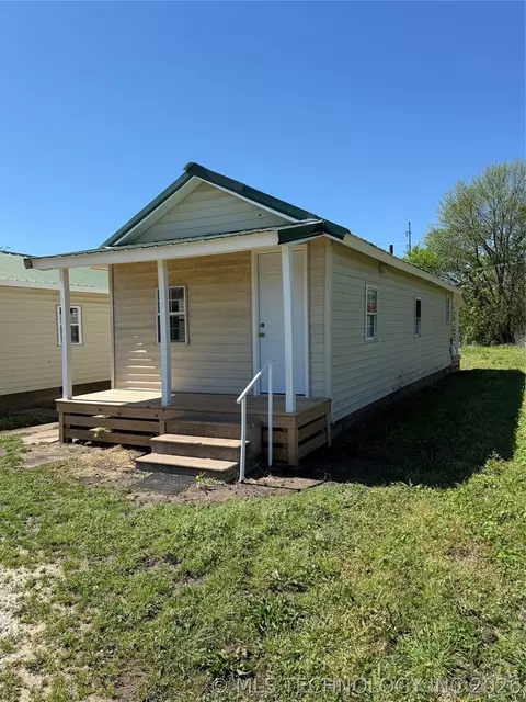 122 Choctaw, Holdenville, OK 74848