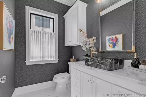 Bath - 3207 E 44th St, Tulsa, OK 74105 photo 10 of 11