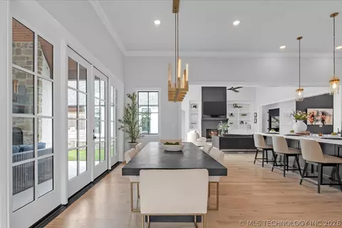 Dining - 3207 E 44th St, Tulsa, OK 74105 photo 4 of 5