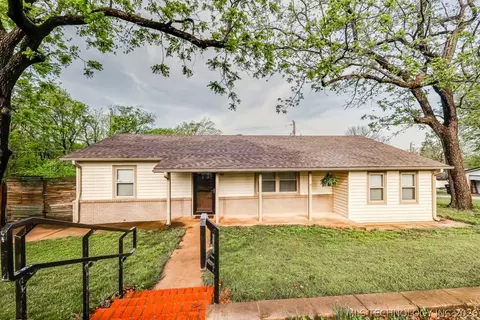 13252 S Hickory St, Claremore, OK 74017