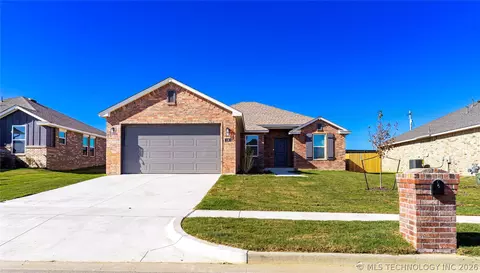 116 S 26th St, Collinsville, OK 74021