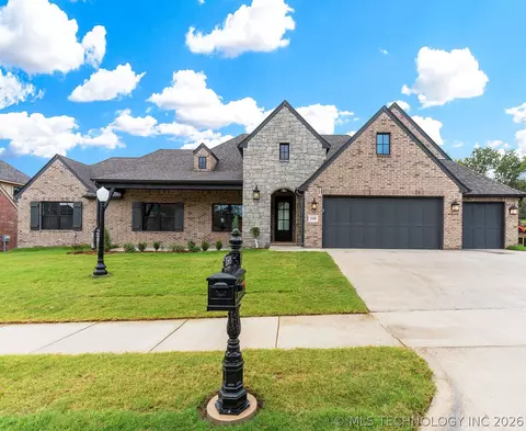 1509 Pinecrest Dr, Claremore, OK 74017