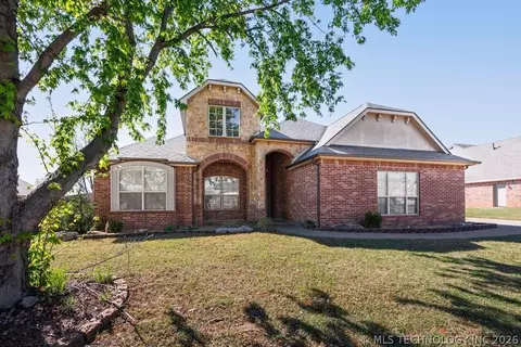 5907 Woodland Rd, Bartlesville, OK 74006