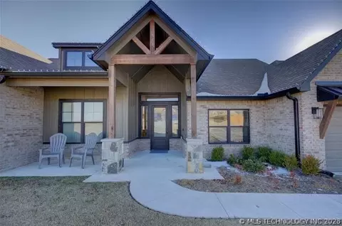 1820 E 45th Pl, Sand Springs, OK 74063
