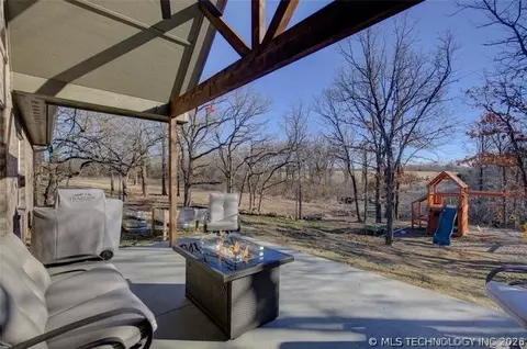 1820 E 45th Pl, Sand Springs, OK 74063