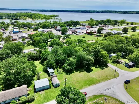 210 W Frontier St, Salina, OK 74365