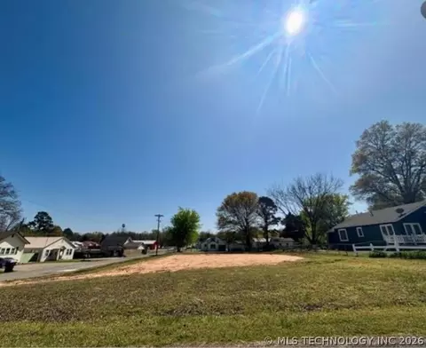 111 N 5th St, Eufaula, OK 74432