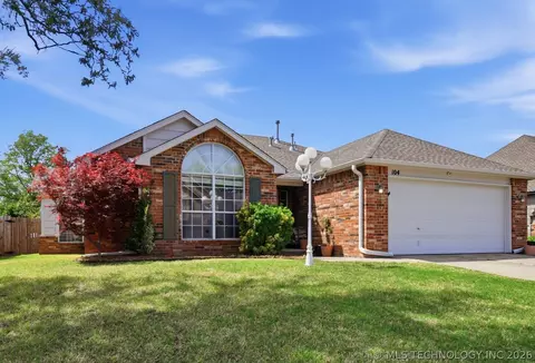 104 S Walnut Ave, Broken Arrow, OK 74012