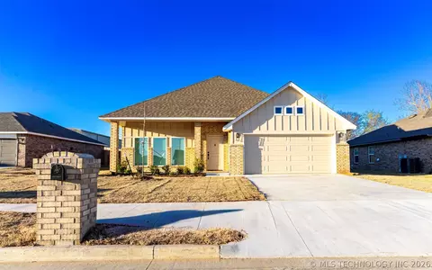 2524 W Main St, Collinsville, OK 74021