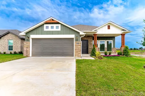10957 S 271st Ave, Coweta, OK 74429