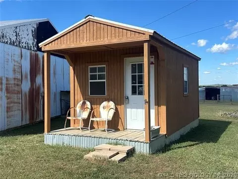 Exterior - 404517 E 1080 Rd, Henryetta, OK 74437 photo 5 of 7