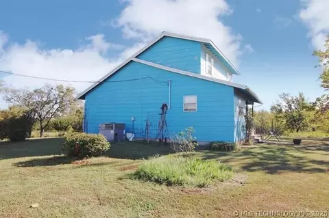 Exterior - 404517 E 1080 Rd, Henryetta, OK 74437 photo 3 of 7