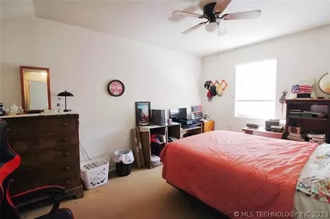 Bedroom - 404517 E 1080 Rd, Henryetta, OK 74437 photo 2 of 4