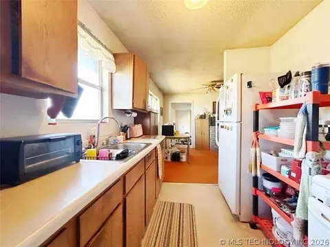 Kitchen - 404517 E 1080 Rd, Henryetta, OK 74437 photo 1 of 2
