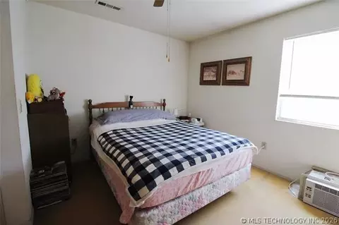 Bedroom - 404517 E 1080 Rd, Henryetta, OK 74437 photo 3 of 4