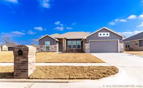 103 S 26th St, Collinsville, OK 74021