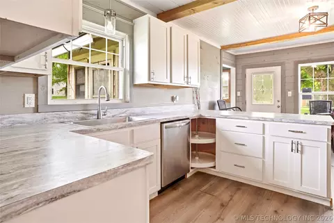 Kitchen - 22389 North Rd, Summers, AR 72769 photo 2 of 5