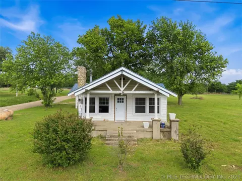 22389 North Rd, Summers, AR 72769