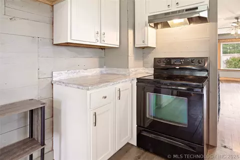 Kitchen - 22389 North Rd, Summers, AR 72769 photo 3 of 5