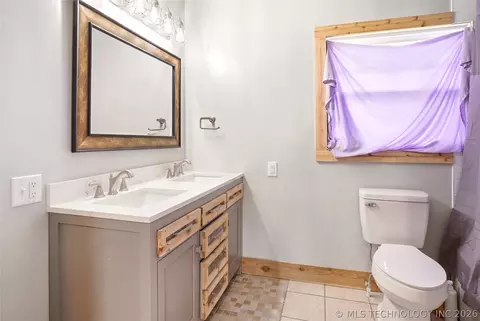 Bath - 22389 North Rd, Summers, AR 72769 photo 1 of 2
