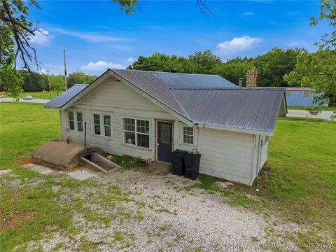 Exterior - 22389 North Rd, Summers, AR 72769 photo 5 of 6