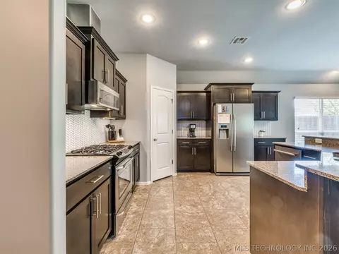 Kitchen - 17419 E 45th St, Tulsa, OK 74134 photo 2 of 9