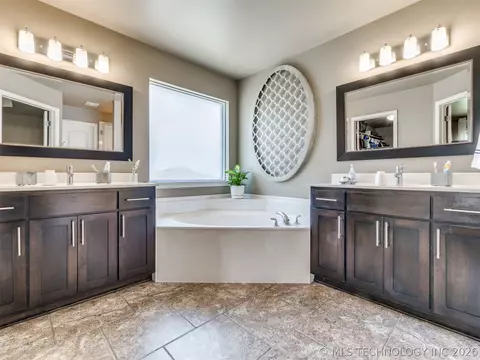 Bath - 17419 E 45th St, Tulsa, OK 74134 photo 1 of 10