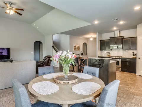 Dining - 17419 E 45th St, Tulsa, OK 74134 photo 4 of 5