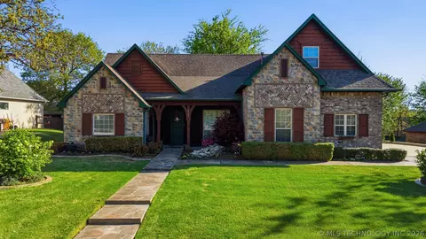 208 New Haven St, Catoosa, OK 74015