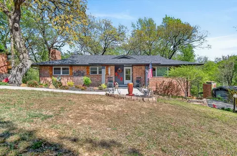930 Briarwood Dr, Bartlesville, OK 74006