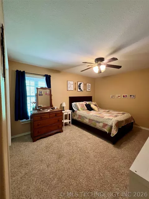 Bedroom - 5377 Mcduffee Rd, Kingston, OK 73439 photo 5 of 9